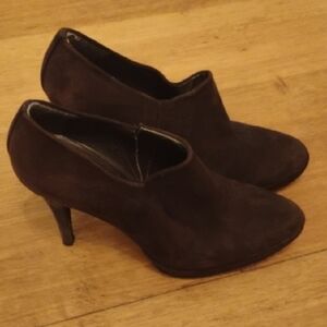Stuart Weitzman Elegant Brown Women's Heels. Unsure Of Size. Some Wear.